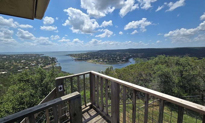 Burnet House | On Top Of SpiderMountain-2Bed/2Bath-HotTub-Gameroom.