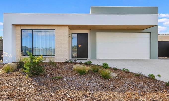 Inverloch House | Once Upon A Tide - Linen included