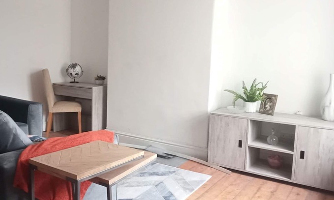 Warrington House | One Bed Appartment, Living Room and Kichen-Entire