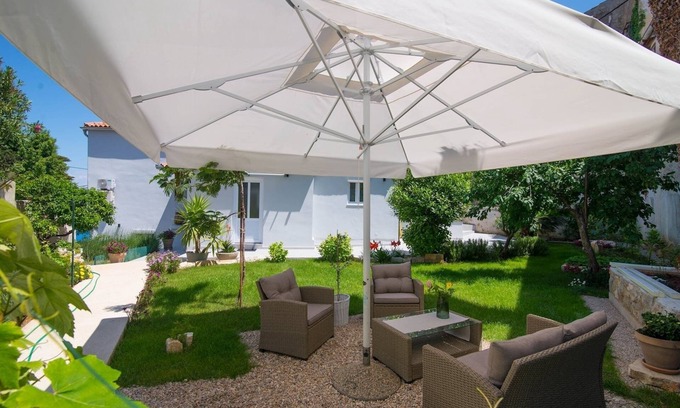 Veli Losinj Apartment | One bedroom apartment with terrace Veli Lošinj, Lošinj (A-19801-b)
