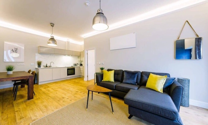 Patchway Apartment | One bedroom Apartment close to Cribbs Causeway!