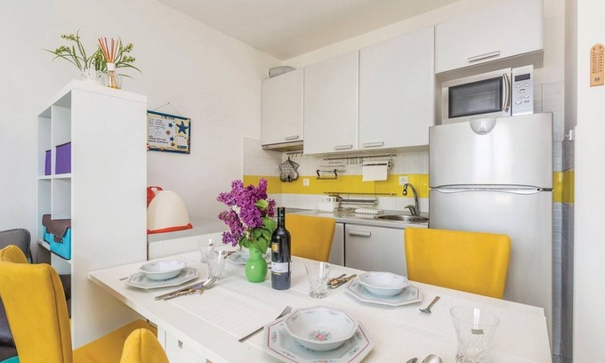 Malinska-Dubasnica Apartment | One bedroom apartment with terrace Malinska, Krk (A-19300-a)