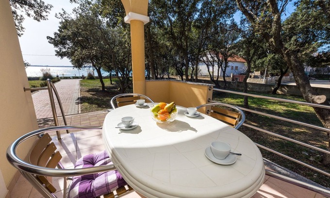 Vrsi Apartment | One bedroom apartment near beach Vrsi - Mulo, Zadar (A-5951-a)