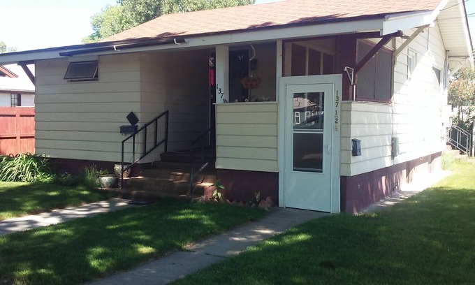 Powell Apartment | One bedroom apartment, that sleeps up to 2 adults and one child w/a large yard.