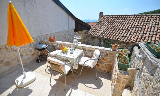 Susica Apartment | One bedroom apartment with terrace and sea view Murter (A-5097-a)
