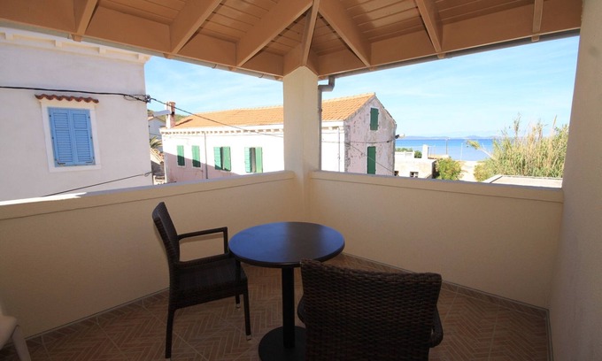 Susak Apartment | One bedroom apartment with terrace and sea view Susak, Lošinj (A-8050-c)
