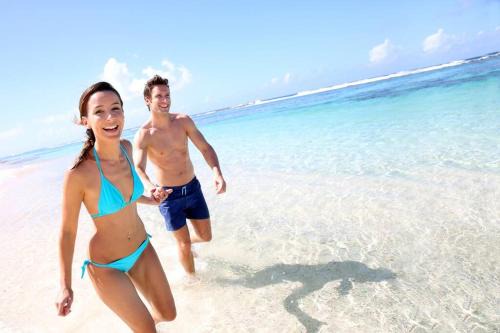 Parque Apartment | One bedroom Apt 30 steps from prime beach generator parking included