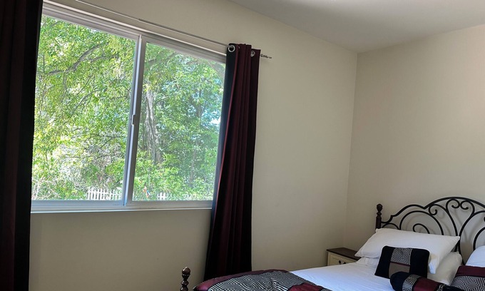 Woodland Hills House | one bedroom guest house, furnished charming private location luxury neighborhood