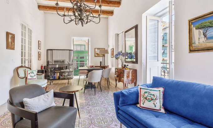 Valletta Apartment | One bedroom stylish flat an Artist’s Townhouse, in the heart of Valletta, Malta.