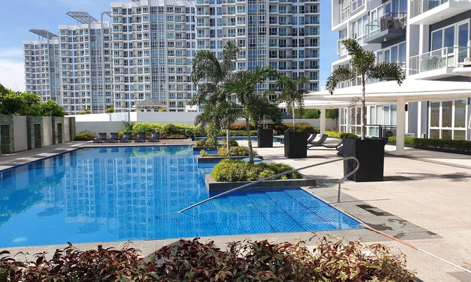Lapu-Lapu Condo | One Bedroom Suite sleeps 5