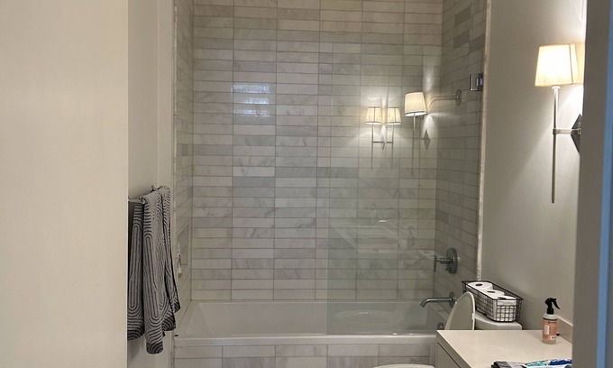 West Riverside Apartment | One bedroom unit steps away from Audubon Park