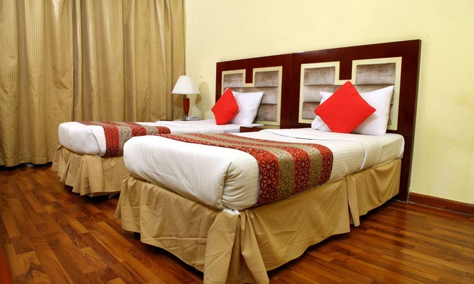 Al Sharq Hotel | One bedroom with 2 Beds In Sharjah