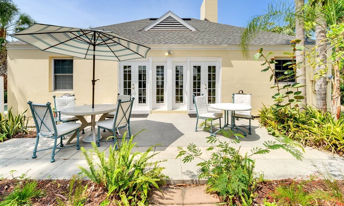Old Naples Cottage | One Block to the Beach