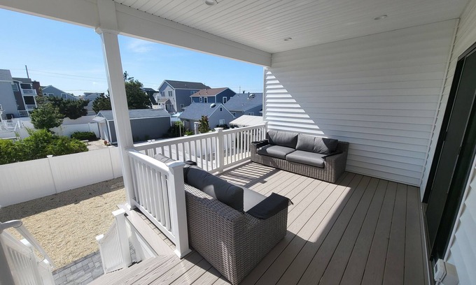 Lavallette House | One block walk to the beach New Construction