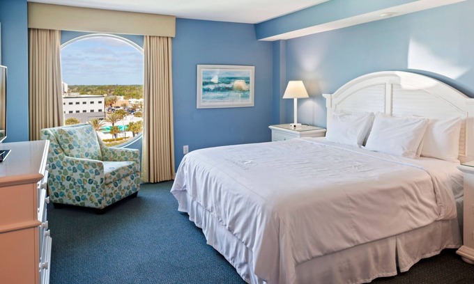 Ormond Beach Hotel | One King Room w/Amazing City View – Modern Design Meets Everyday Comfort