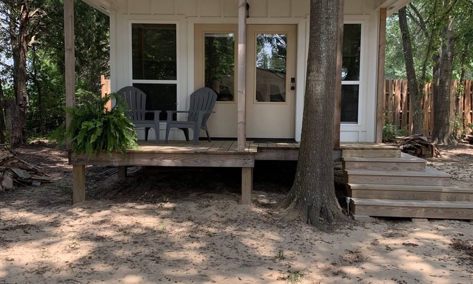 Ben Wheeler House | One of five modern bungalows -1st Monday Trade Days, Music Festivals, East Texas