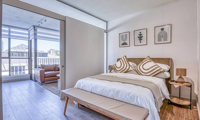 Greater Johannesburg Metropolitan Area Apartment | One Rosebank Skyline Retreat