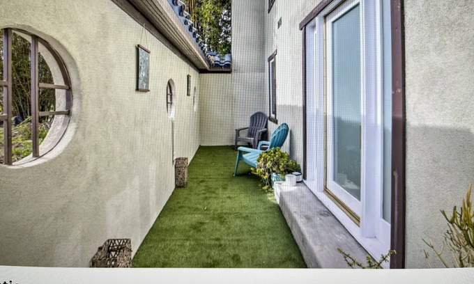 Gardena Apartment | One spacious bedroom close to LAX airport!