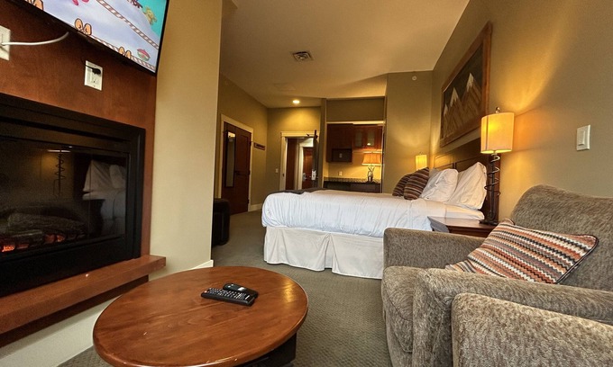 Canmore Apartment | One Spacious Room with king bed & sofa bed.W/pool/tub