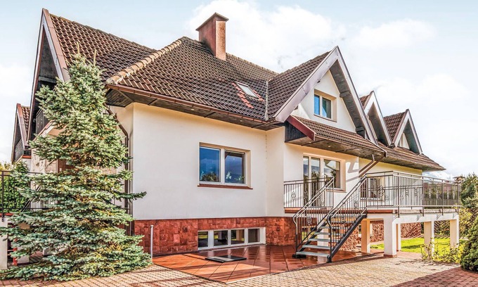 Pomerania Province House | Only a few hundred meters from the lake, we offer you this comfortable semi-detached house.