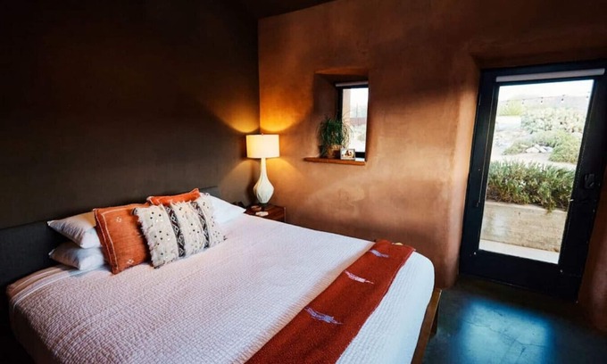 Joshua Tree Hotel | Onyx · Sacred Sands - Onyx Room