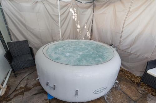 Southsea Apartment | Open Mind Property - 26 Guests, Hot Tub & Parking