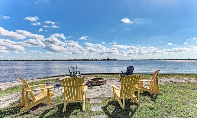 Fullers Earth House | Open Water Home with lots of dolphin and manatee sightings. Boat docking.