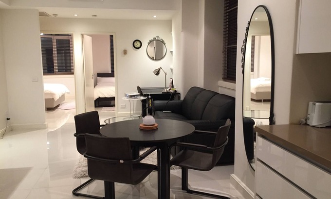 Sydney Central Business District Apartment | Opera House Vintage Suite