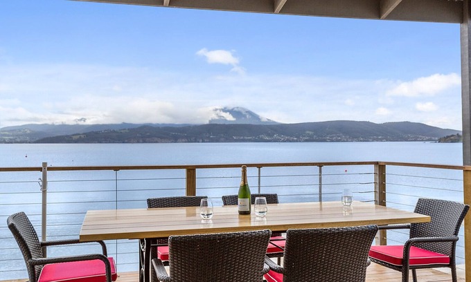 Opossum Bay House | Opossum Bay - On The Waters Edge