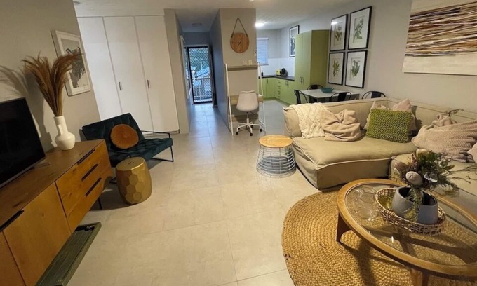 Newmarket Apartment | Opposite Sedgley Park 2 bedroom spacious apartment with 2 Queen size beds