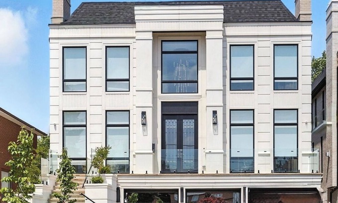 Richmond Hill House | Opulent Grand Estate Retreat! A Five-Star Escape of Ultimate Sophistication.