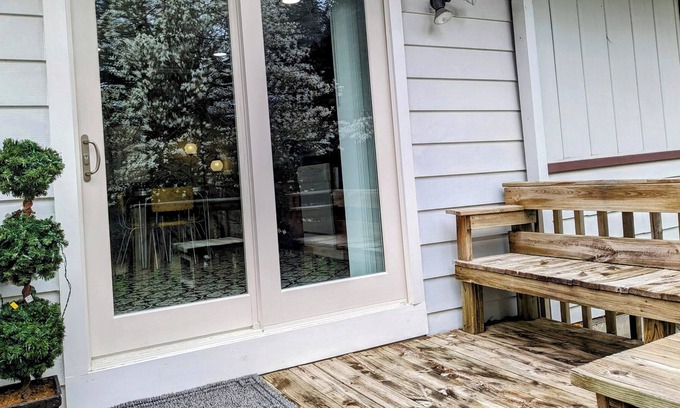West Branch Cottage | Orchard Cottage - with Fire Pit and Laundry in West Branch