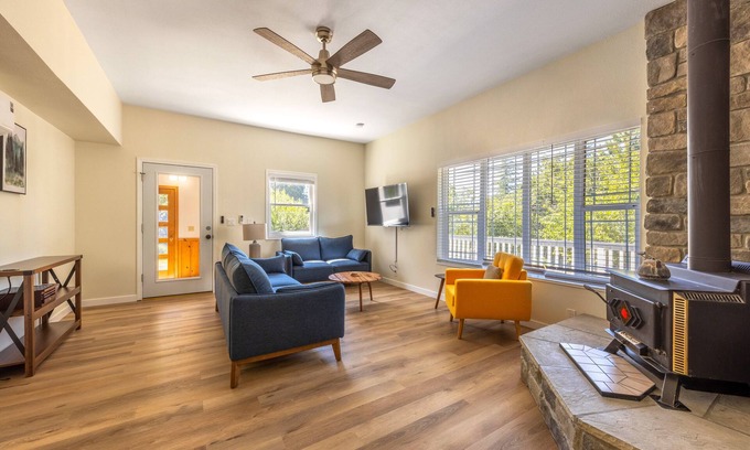 Lyle House | Orchard Haven House & Guest House, Escape to Serenity in Lyle, WA!