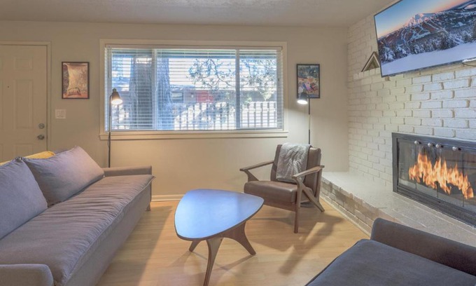 Orchard District House | Orchard Park Getaway!