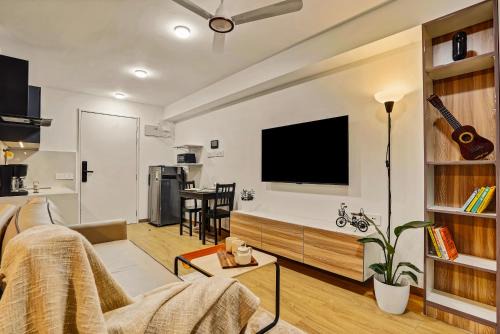 Viman Nagar Apartment | Orchid 001Airport view55 TVCoffee maker