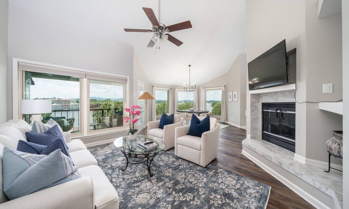 Lake Hamilton Condo | Orchid On The Water - w/Boat Slip On Lake Hamilton!