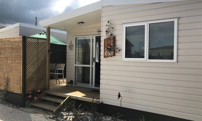 Orewa Cabin | Orewa Kiwi Cabins - Kiwi