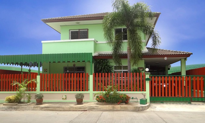 Kanchanaburi Villa | ORNY HOLIDAY VILLA BY THE BRIDGE OVER THE RIVER KWAI IN KANCHANABURI CITY