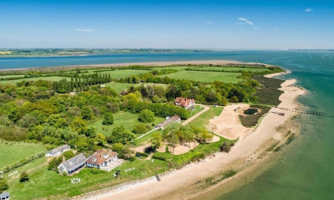 Maldon Apartment | Osea Island: Cosy Cottage Retreat