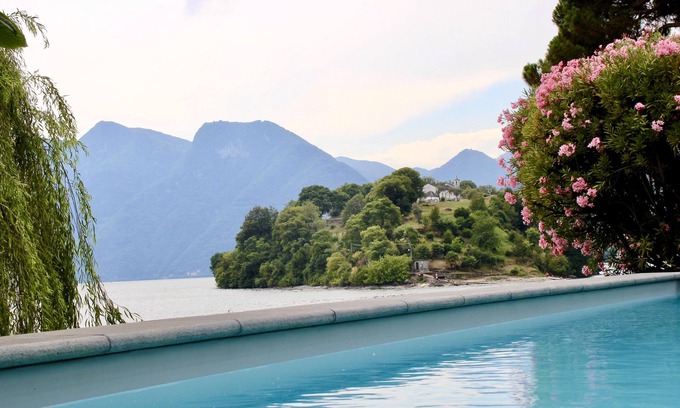 Tremezzina Villa | Ossuccio Villa Darsena private lakeside villa with pool by Italian Apartments.