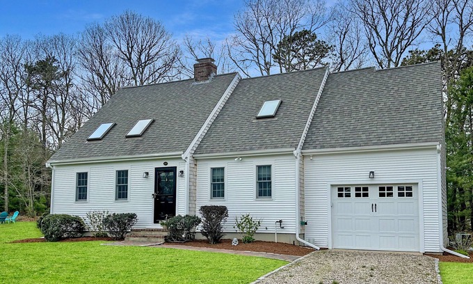 Osterville House | Osterville, Private Yard, Close to Osterville Village, Sleeps 8