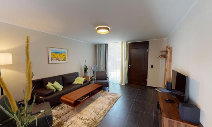 Elmenhorst/Lichtenhagen Apartment | Ostsee Elmenhorst Sehr hochwertige Dreizimmer Ferienwohnung mit Gartenterrasse