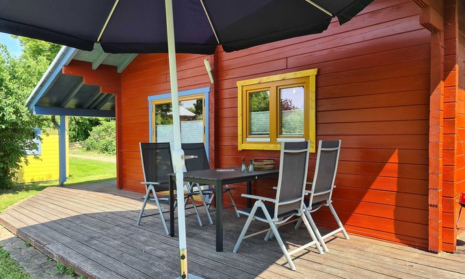 Kroepelin Apartment | Ostsee-Land-Ferienhaus - 3-room vacation home Jennie with terrace and fireplace