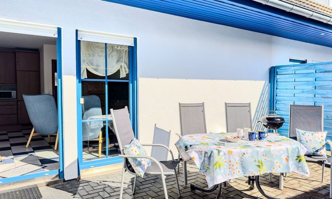 Wieck auf dem Darss House | Ostseeschwimmer - Baltic Sea swimmer (right) Holiday home