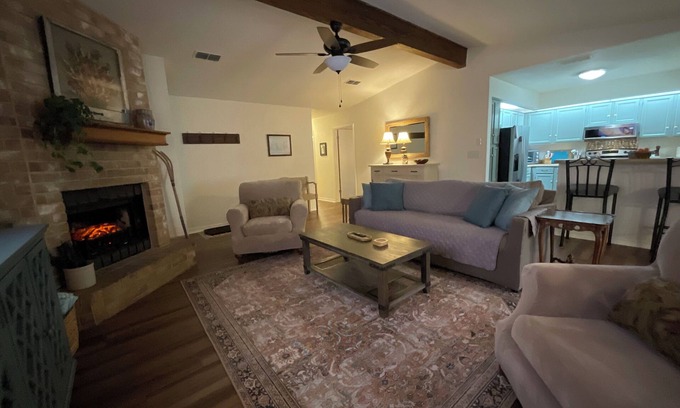 New Braunfels House | Otto’s Hause! Comfort Location KING SUITE