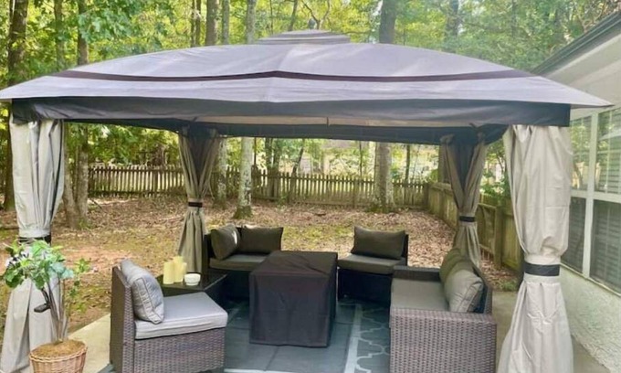 Sharpsburg House | Outdoor Getaway with pool table