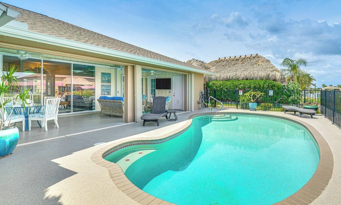 South Gulf Cove House | Outdoor Kitchen, Bar & Dock: Port Charlotte Home