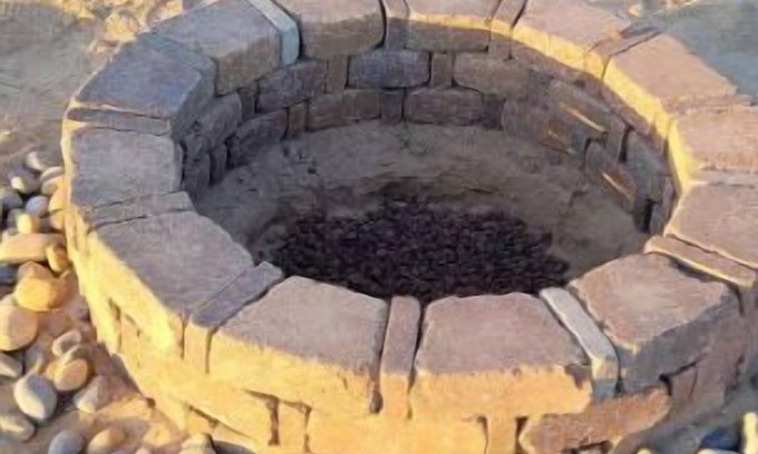 Twentynine Palms RV Rental | Outdoors fire pits w/Beautiful Stars & Moon view