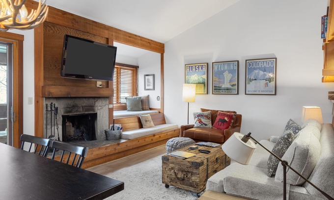 Moose Wilson Road Condo | Outpost: Larkspur 1223