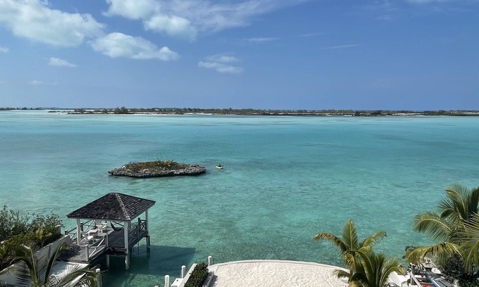 Hartswell Apartment | Overlooking Moriah Harbour, new Thevine guest house II with its own pool & dock